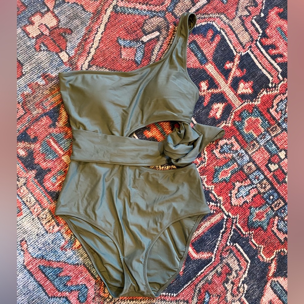 NWT one shoulder one piece swimsuit